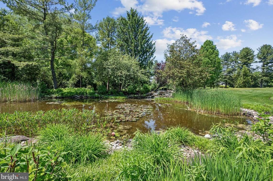 712 Kimberly Dr, Moorestown NJ  08057-4406 exterior