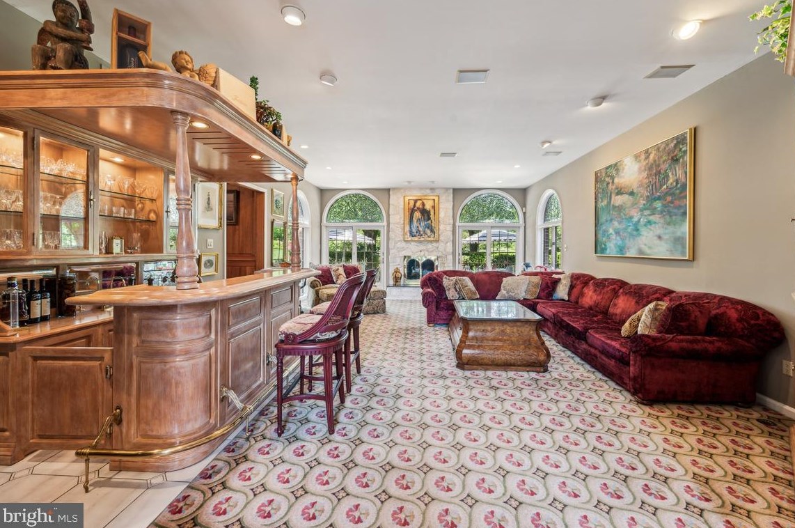 712 Kimberly Dr, Moorestown NJ  08057-4406 exterior