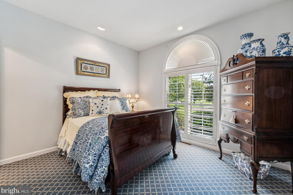 712 Kimberly Dr, Moorestown NJ  08057-4406 exterior