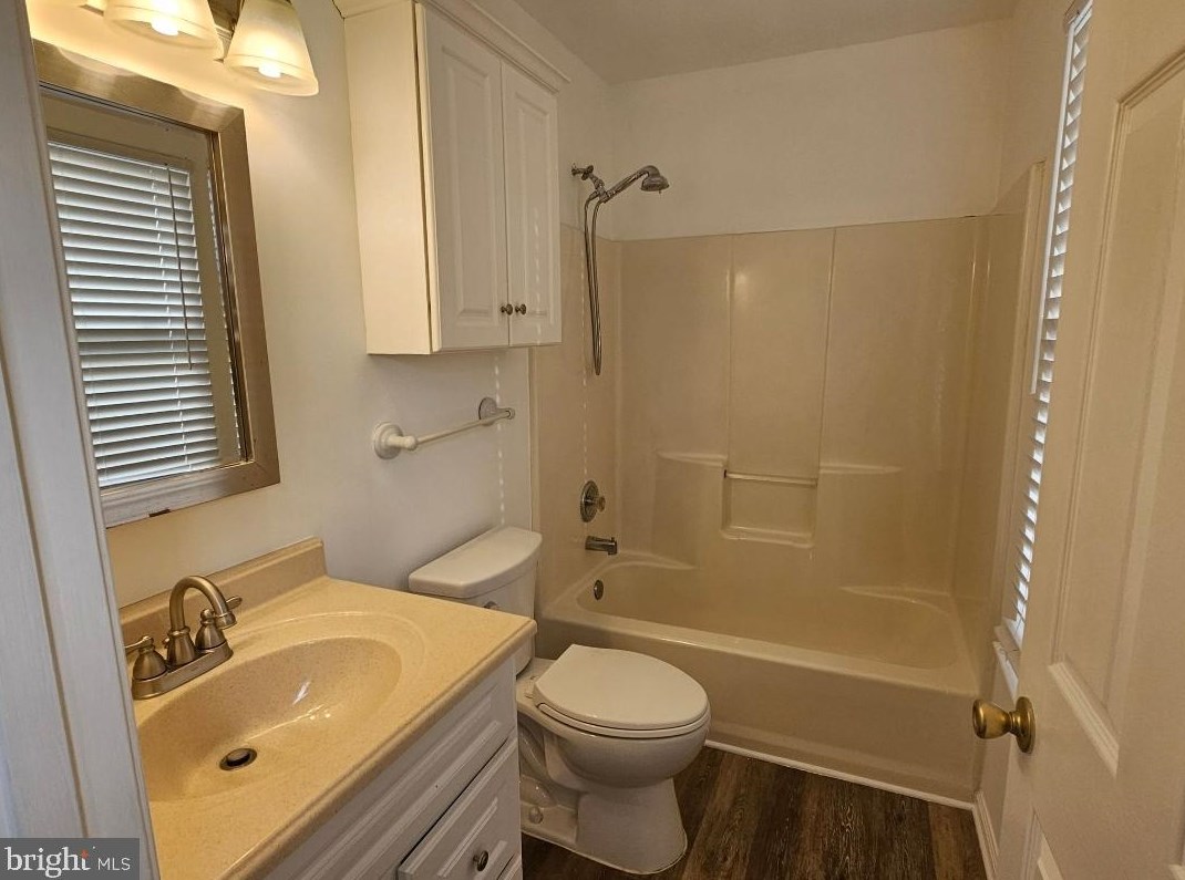 1 Grayson Pl, Burlington NJ 08016-1147 exterior