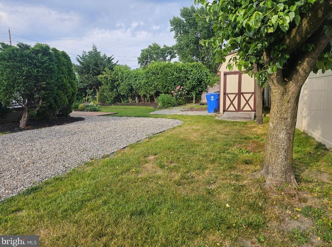 1 Grayson Pl, Burlington NJ 08016-1147 exterior