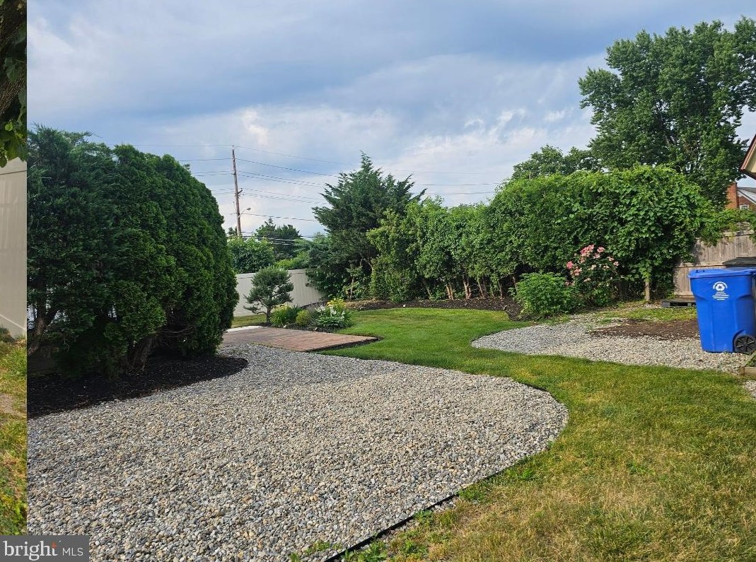 1 Grayson Pl, Burlington NJ 08016-1147 exterior