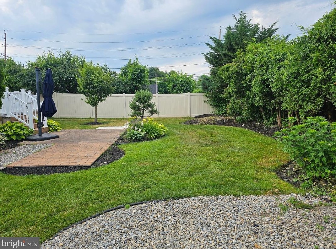 1 Grayson Pl, Burlington NJ 08016-1147 exterior