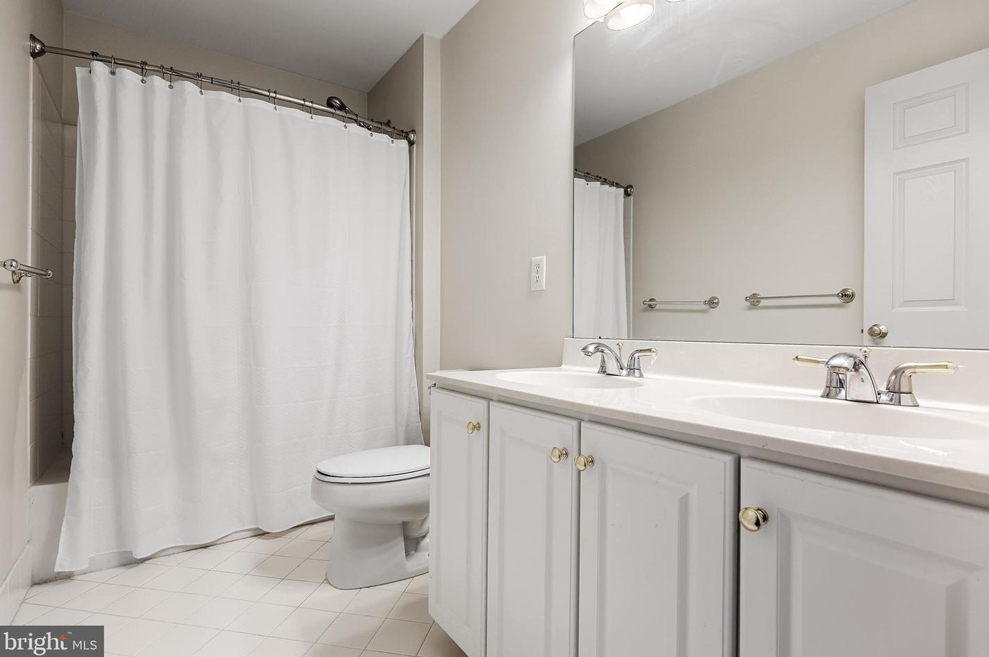 117 Country Club Dr, Moorestown NJ  08057-3975 exterior