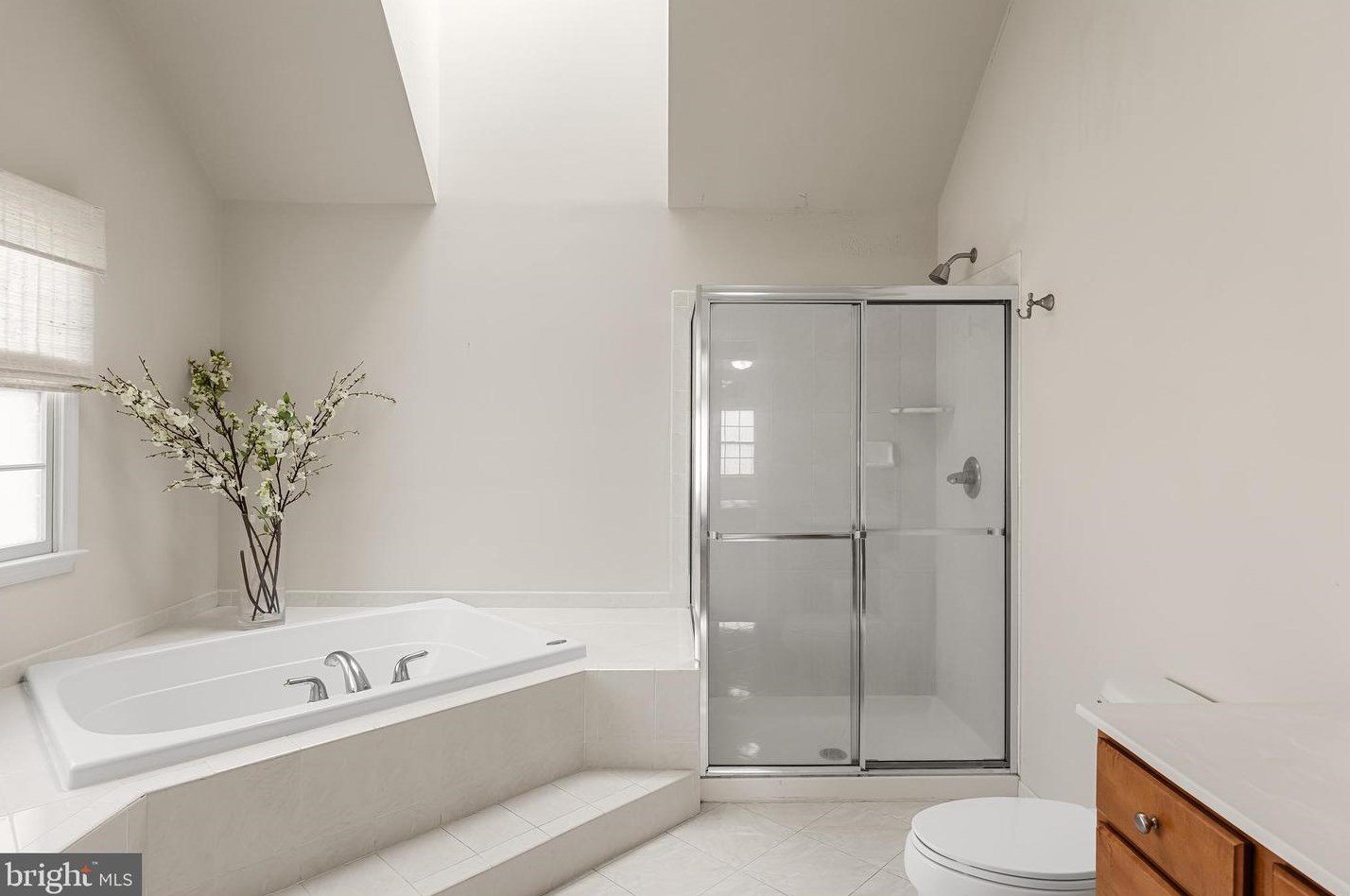 117 Country Club Dr, Moorestown NJ  08057-3975 exterior