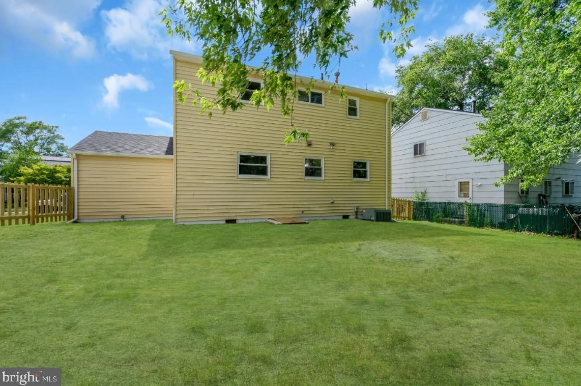 23 Wellington Pl, Burlington NJ  08016-3329 exterior