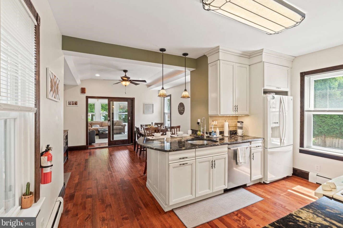 24 Central Ave, Moorestown NJ  08057-2415 exterior