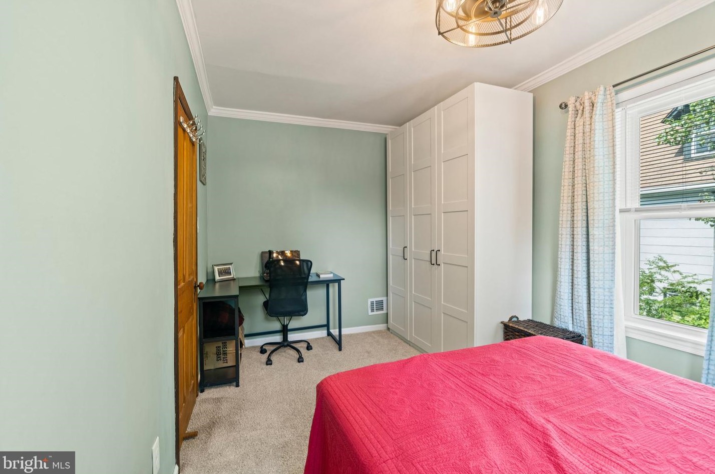 24 Central Ave, Moorestown NJ  08057-2415 exterior