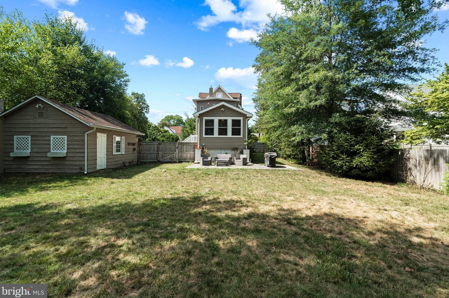 24 Central Ave, Moorestown NJ  08057-2415 exterior