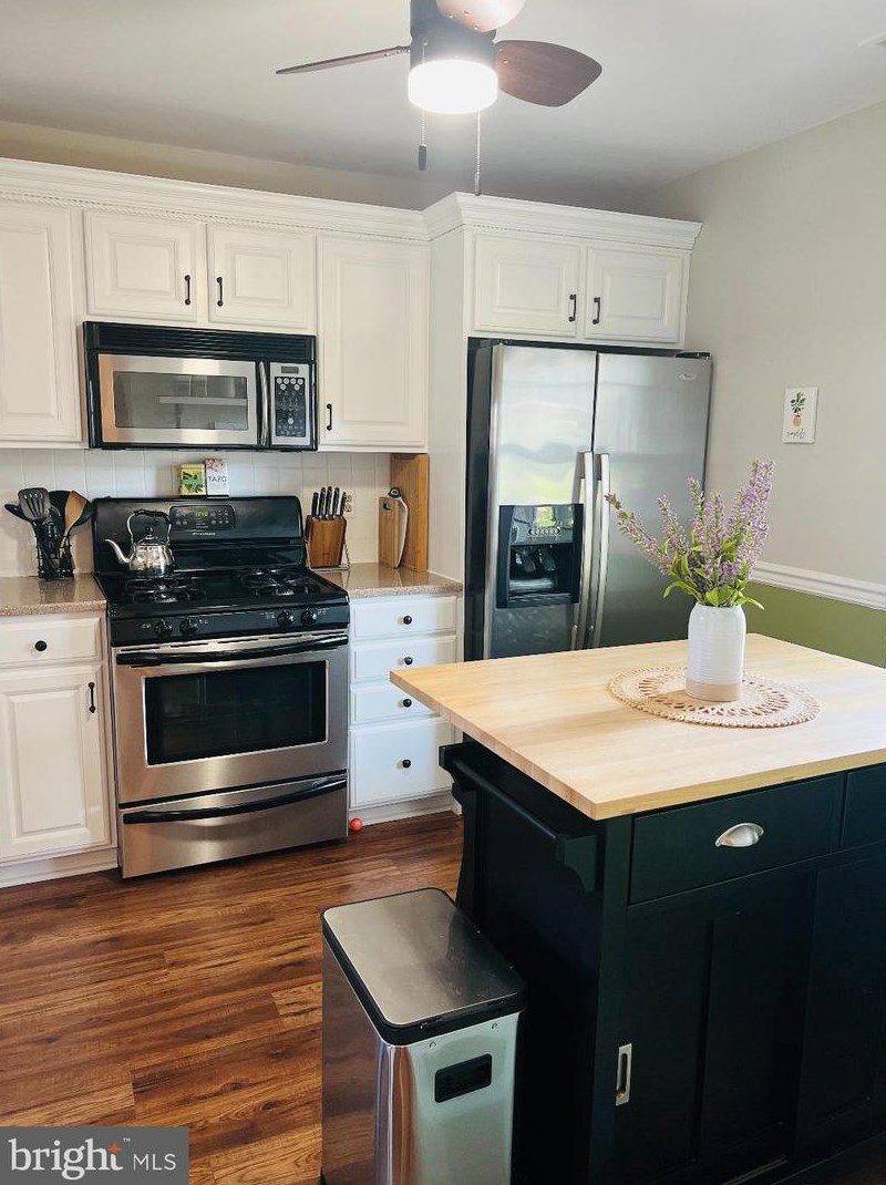 2167 Harbour Dr, Palmyra NJ  08065-1123 exterior
