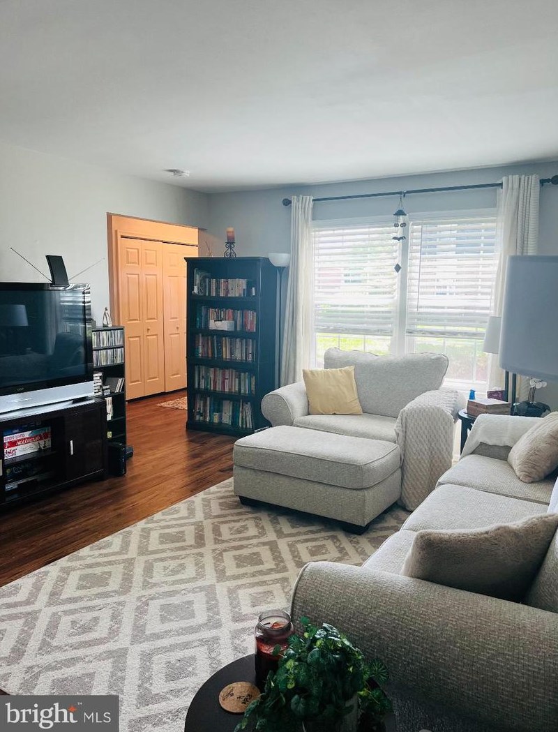 2167 Harbour Dr, Palmyra NJ  08065-1123 exterior