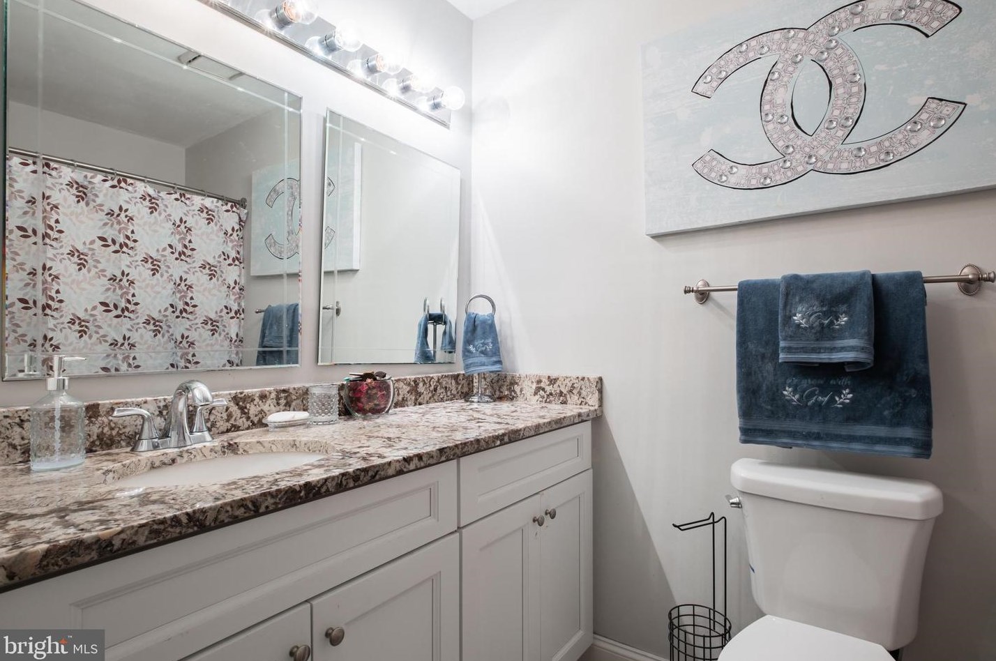 2139 Harbour Dr, Palmyra NJ  08065-1105 exterior