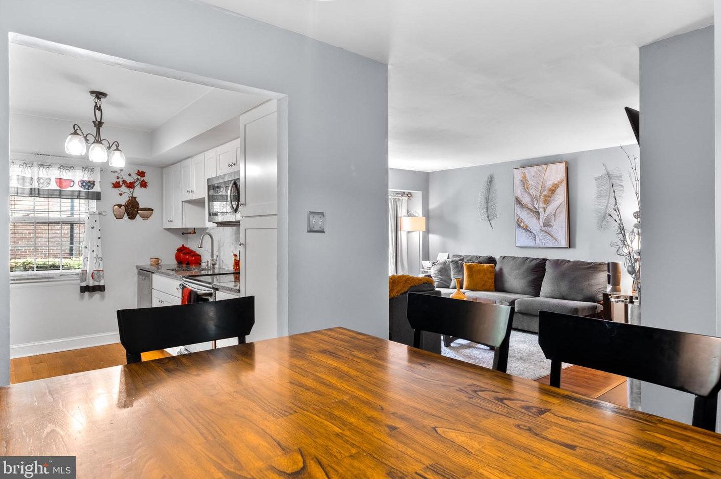 2139 Harbour Dr, Palmyra NJ  08065-1105 exterior