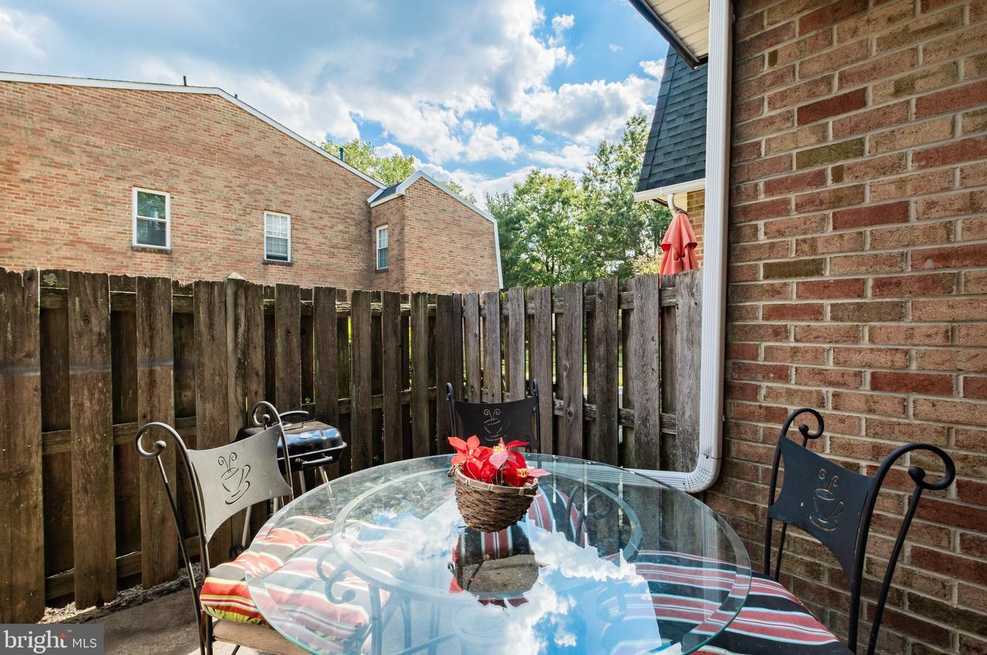 2139 Harbour Dr, Palmyra NJ  08065-1105 exterior