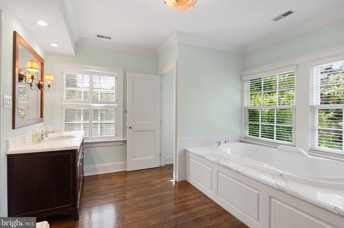 840 Golfview Rd, Moorestown NJ 08057-2024 exterior