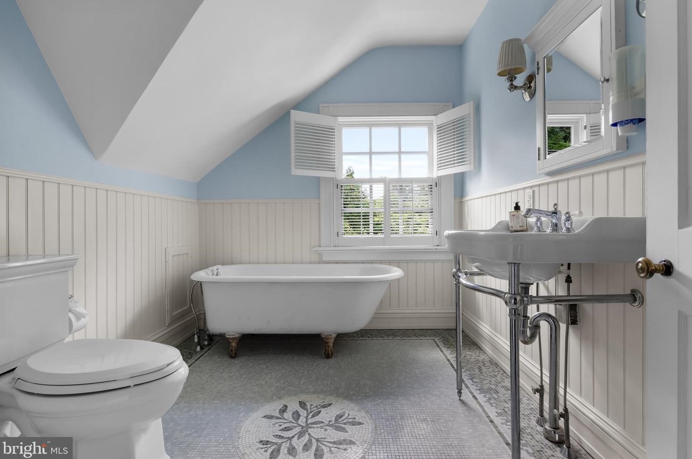 840 Golfview Rd, Moorestown NJ 08057-2024 exterior