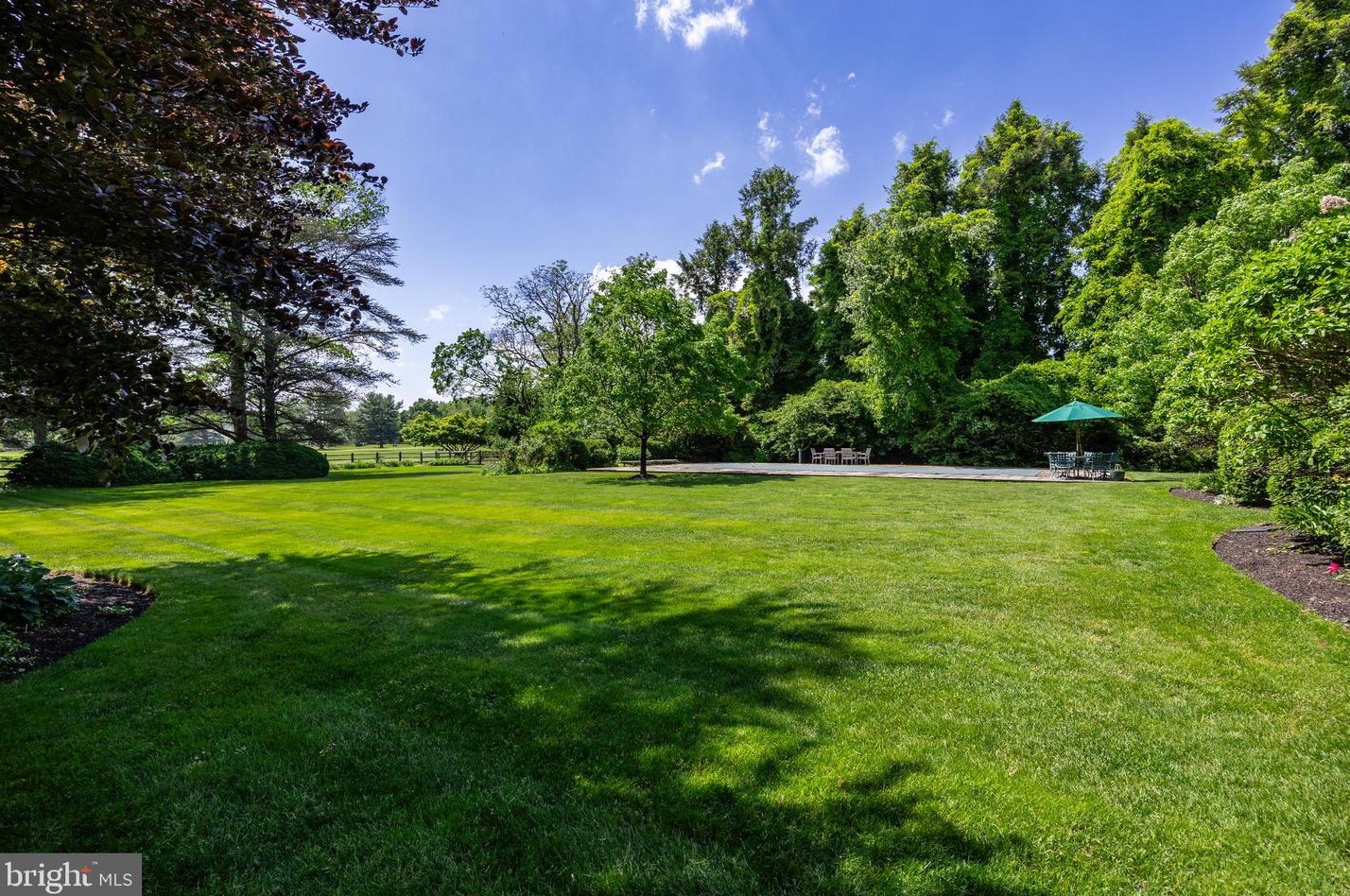 840 Golfview Rd, Moorestown NJ 08057-2024 exterior