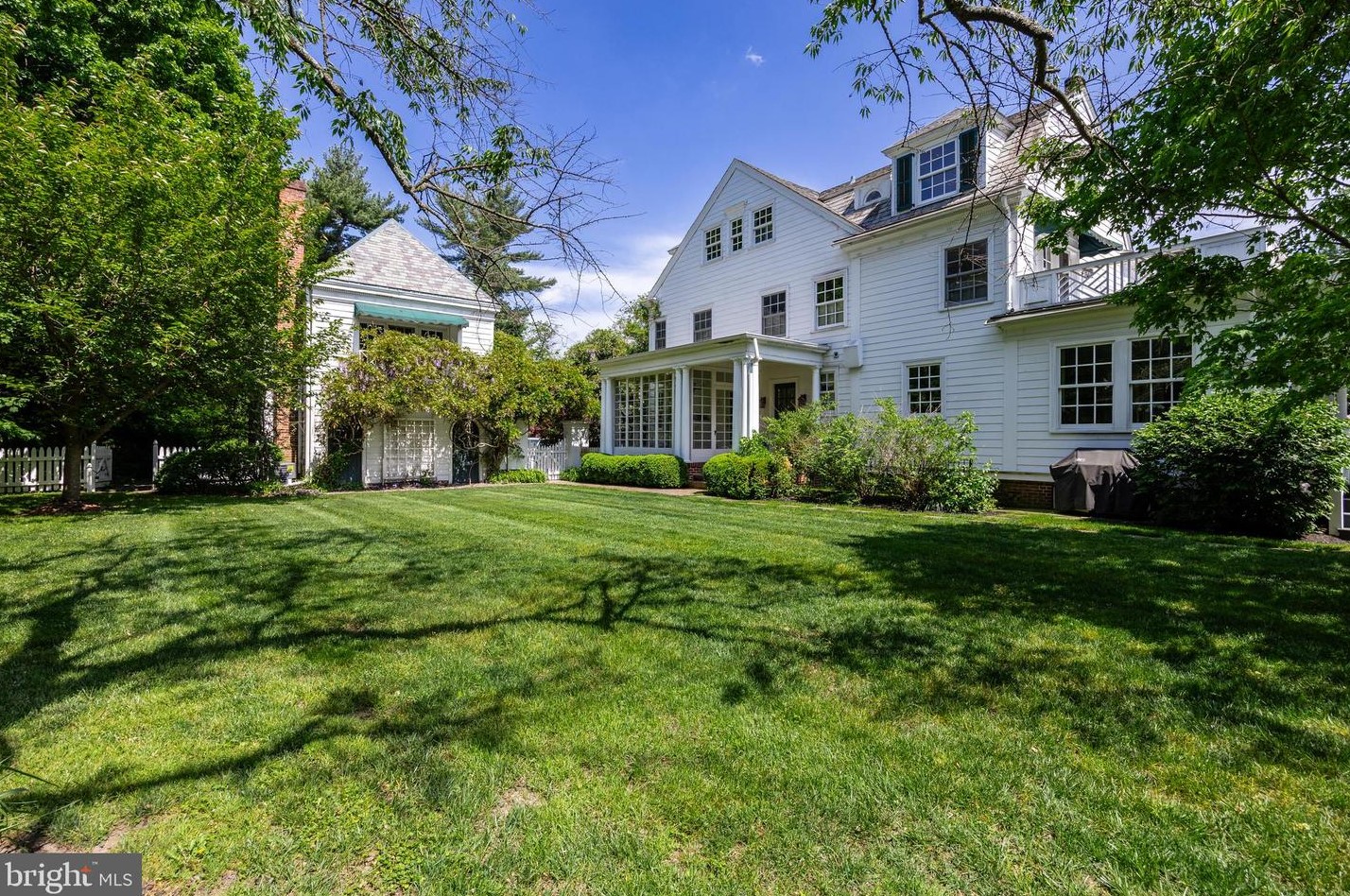 840 Golfview Rd, Moorestown NJ 08057-2024 exterior