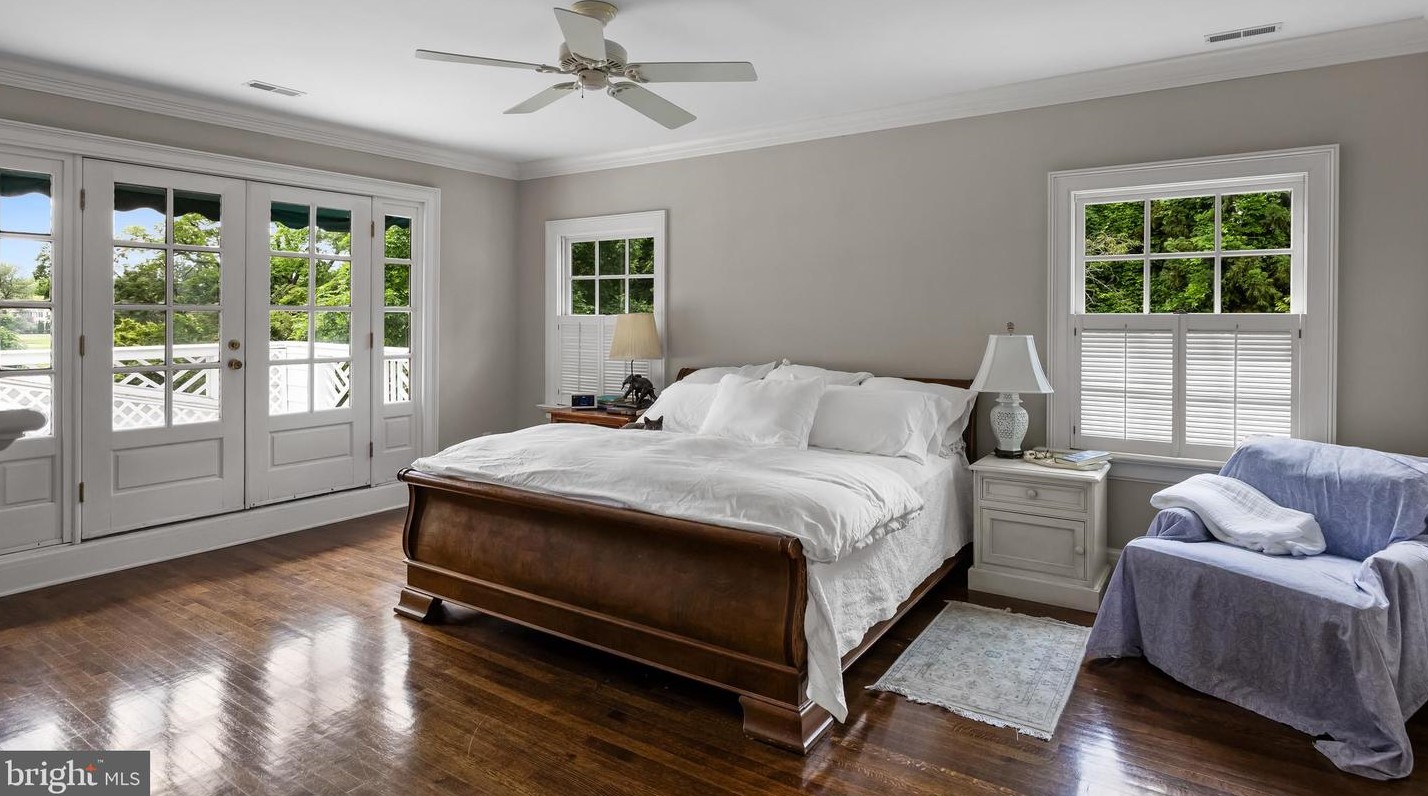 840 Golfview Rd, Moorestown NJ 08057-2024 exterior