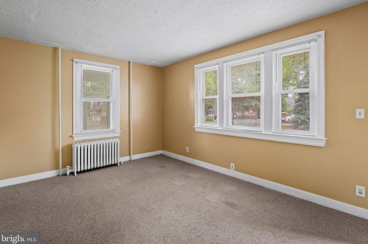 739 Cinnaminson Ave, Palmyra NJ 08065-1820 exterior