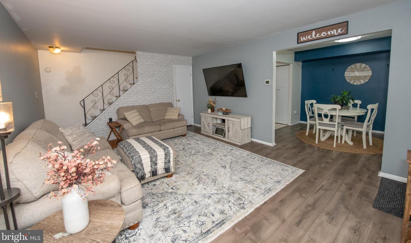 1062 Harbour Dr, Palmyra NJ  08065-1211 exterior