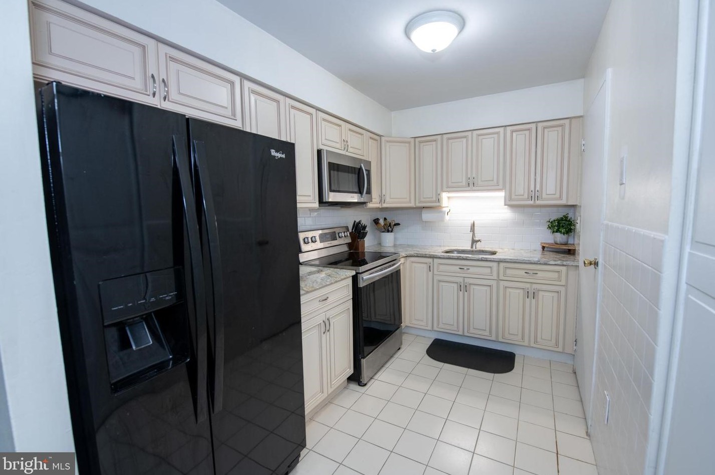 1062 Harbour Dr, Palmyra NJ  08065-1211 exterior