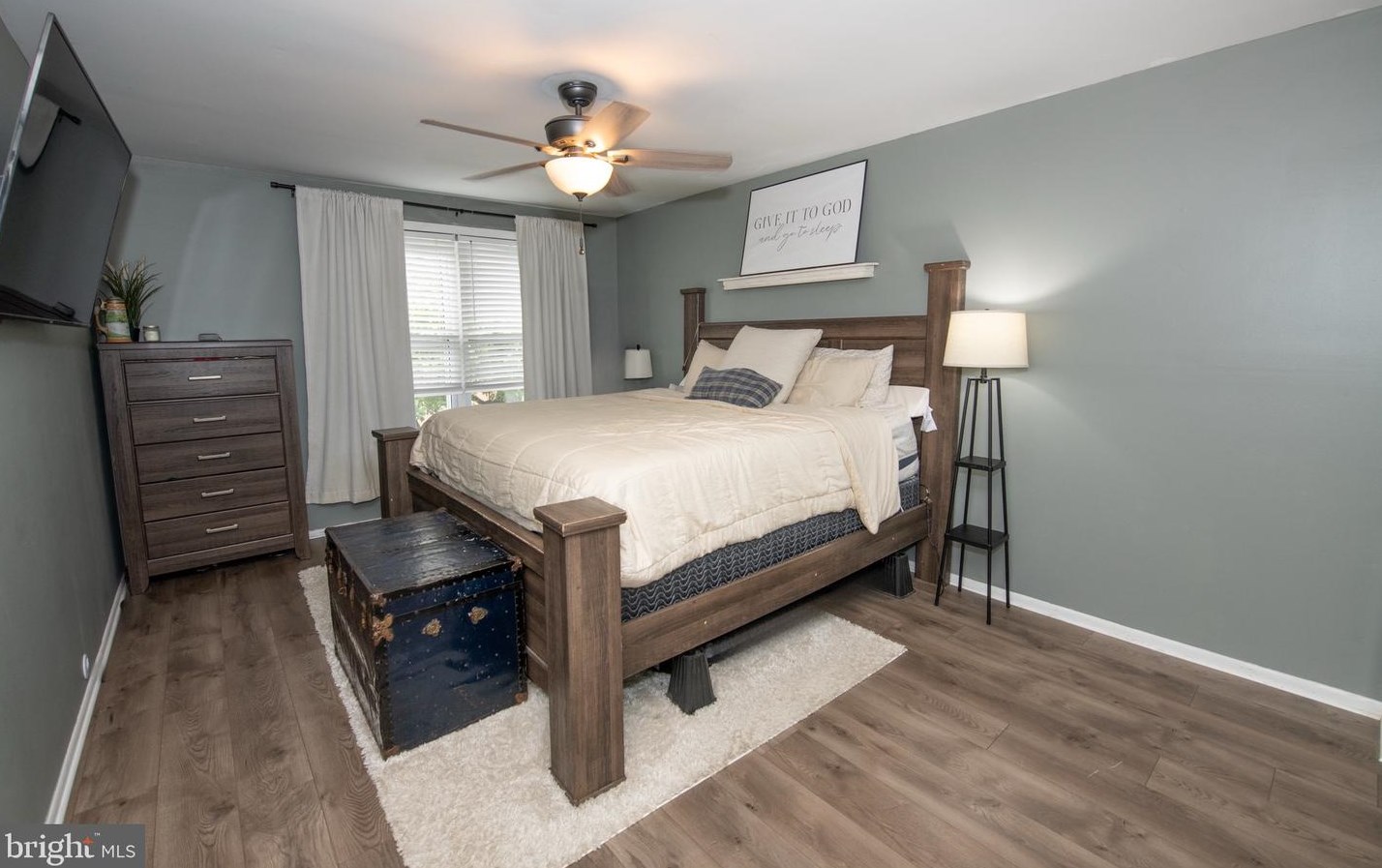 1062 Harbour Dr, Palmyra NJ  08065-1211 exterior