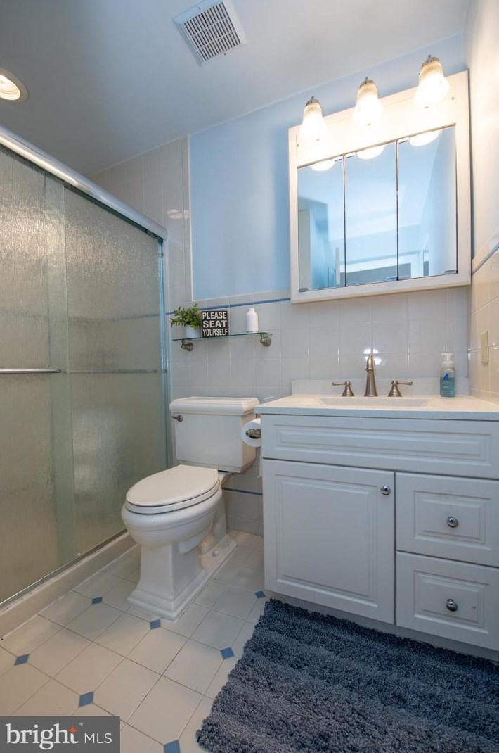 1062 Harbour Dr, Palmyra NJ  08065-1211 exterior