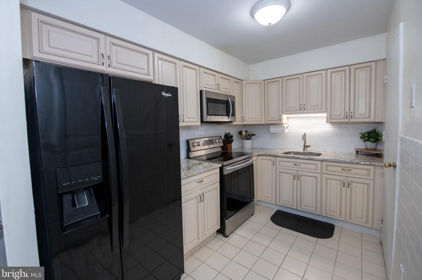 1062 Harbour Dr, Palmyra NJ  08065-1211 exterior