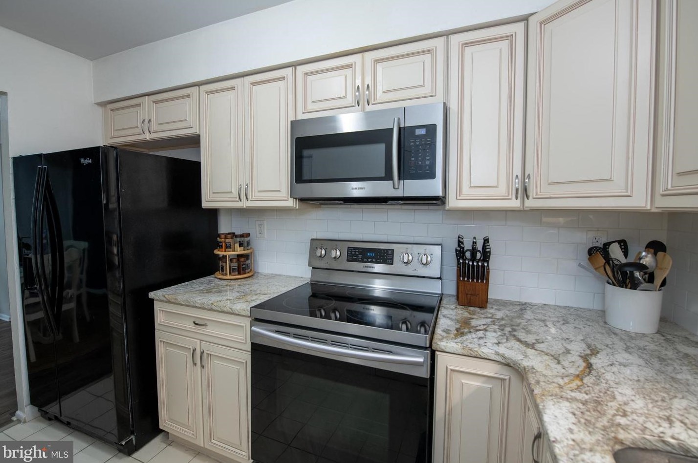 1062 Harbour Dr, Palmyra NJ  08065-1211 exterior