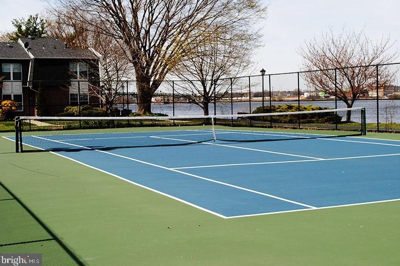 1062 Harbour Dr, Palmyra NJ  08065-1211 exterior