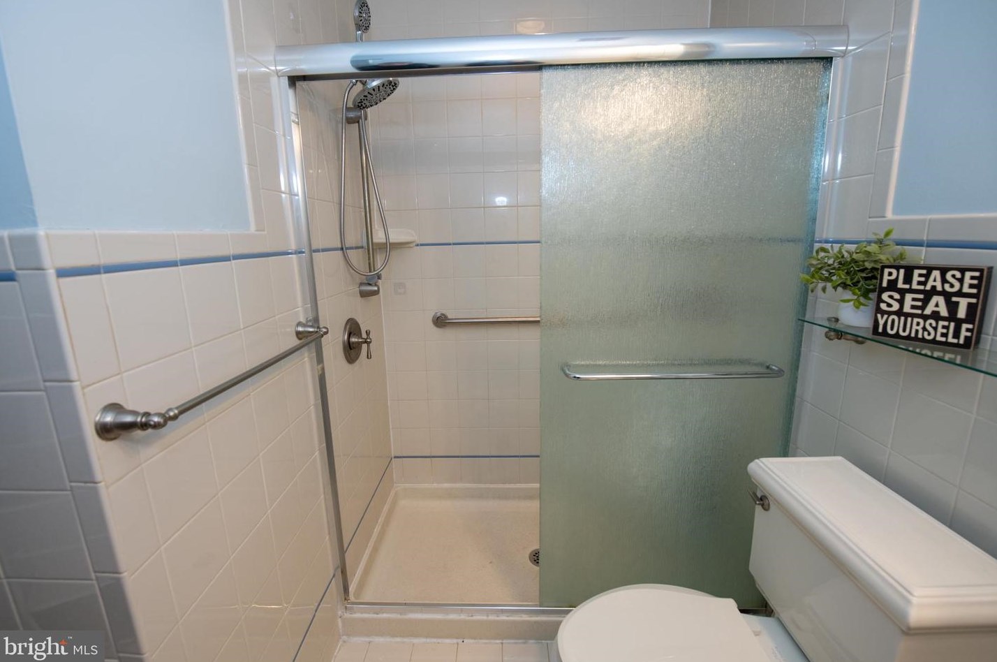 1062 Harbour Dr, Palmyra NJ  08065-1211 exterior