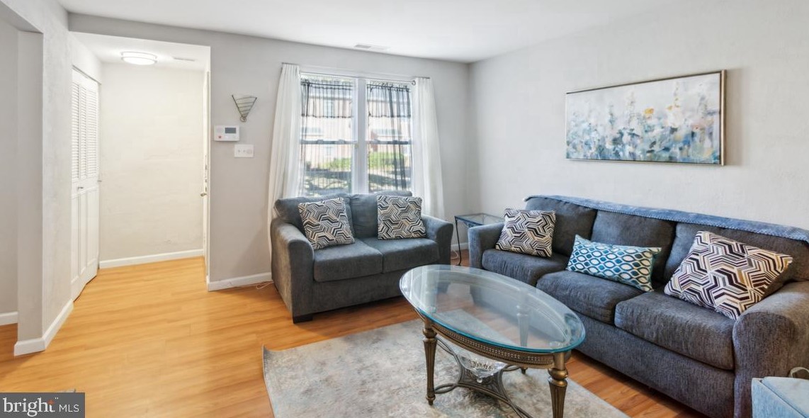 2118 Harbour Dr, Palmyra NJ 08065-1105 exterior