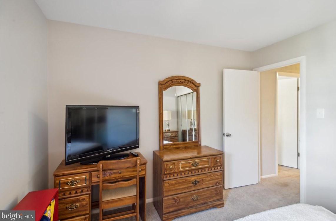 2118 Harbour Dr, Palmyra NJ 08065-1105 exterior