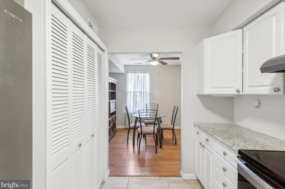 2118 Harbour Dr, Palmyra NJ 08065-1105 exterior