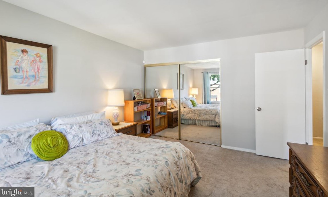 2118 Harbour Dr, Palmyra NJ 08065-1105 exterior