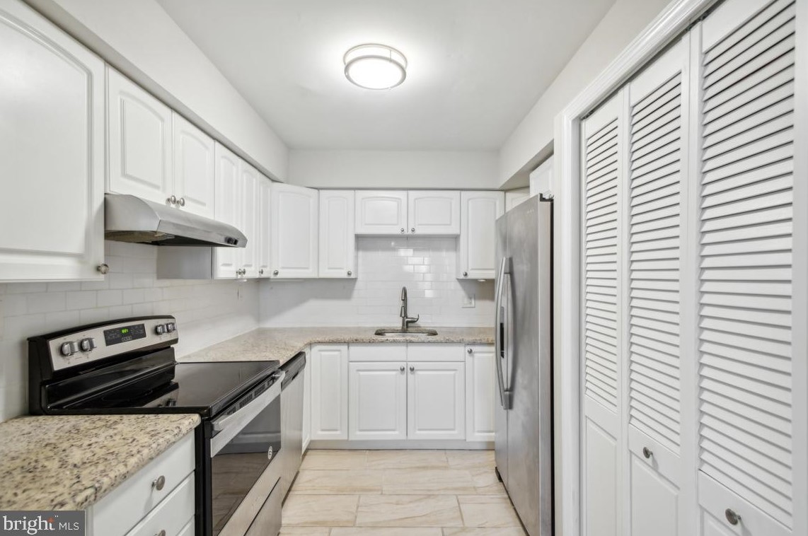 2118 Harbour Dr, Palmyra NJ 08065-1105 exterior