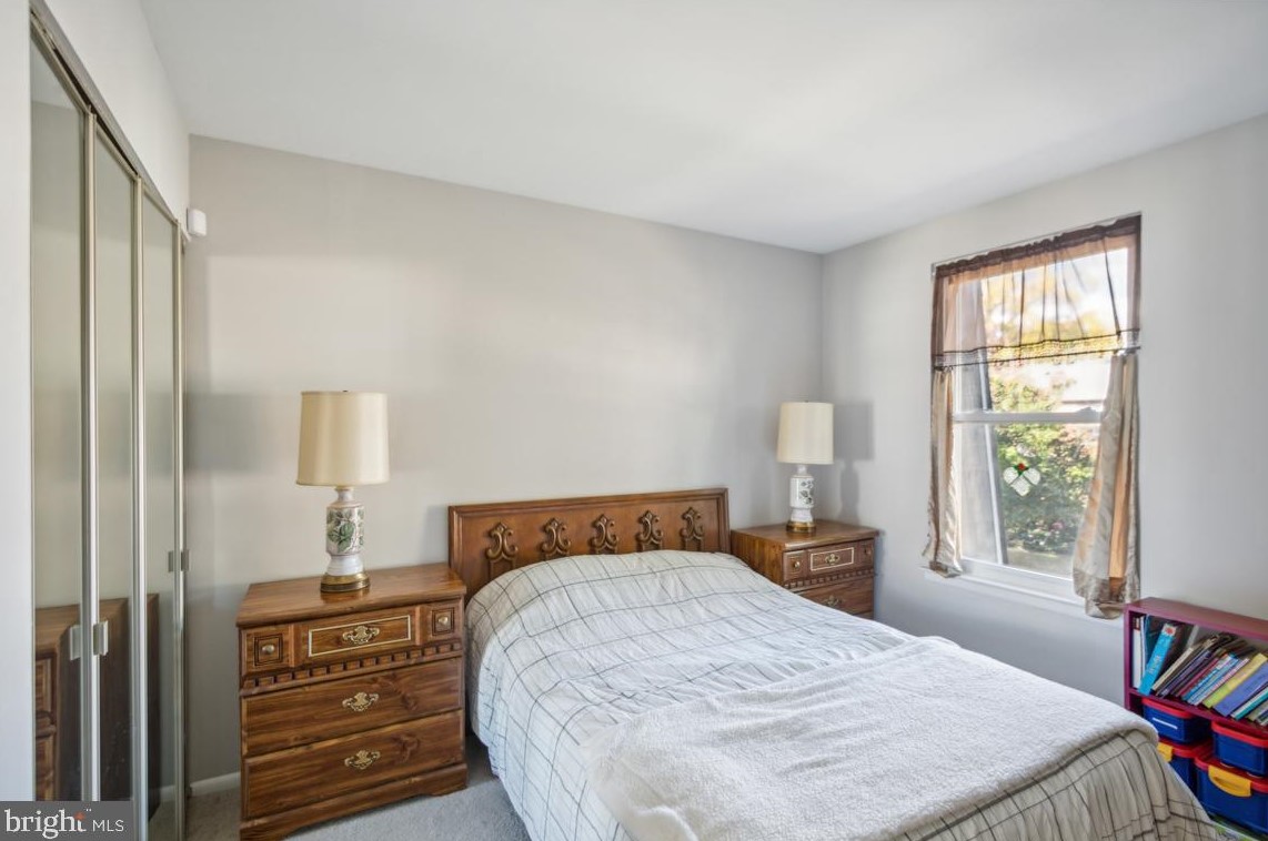 2118 Harbour Dr, Palmyra NJ 08065-1105 exterior