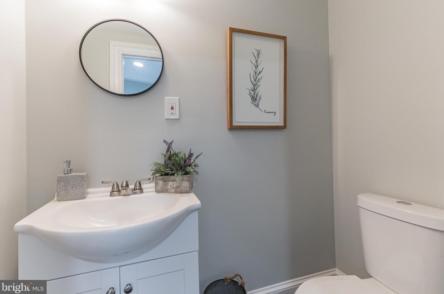 10 Central Ave, Moorestown NJ 08057-3639 exterior