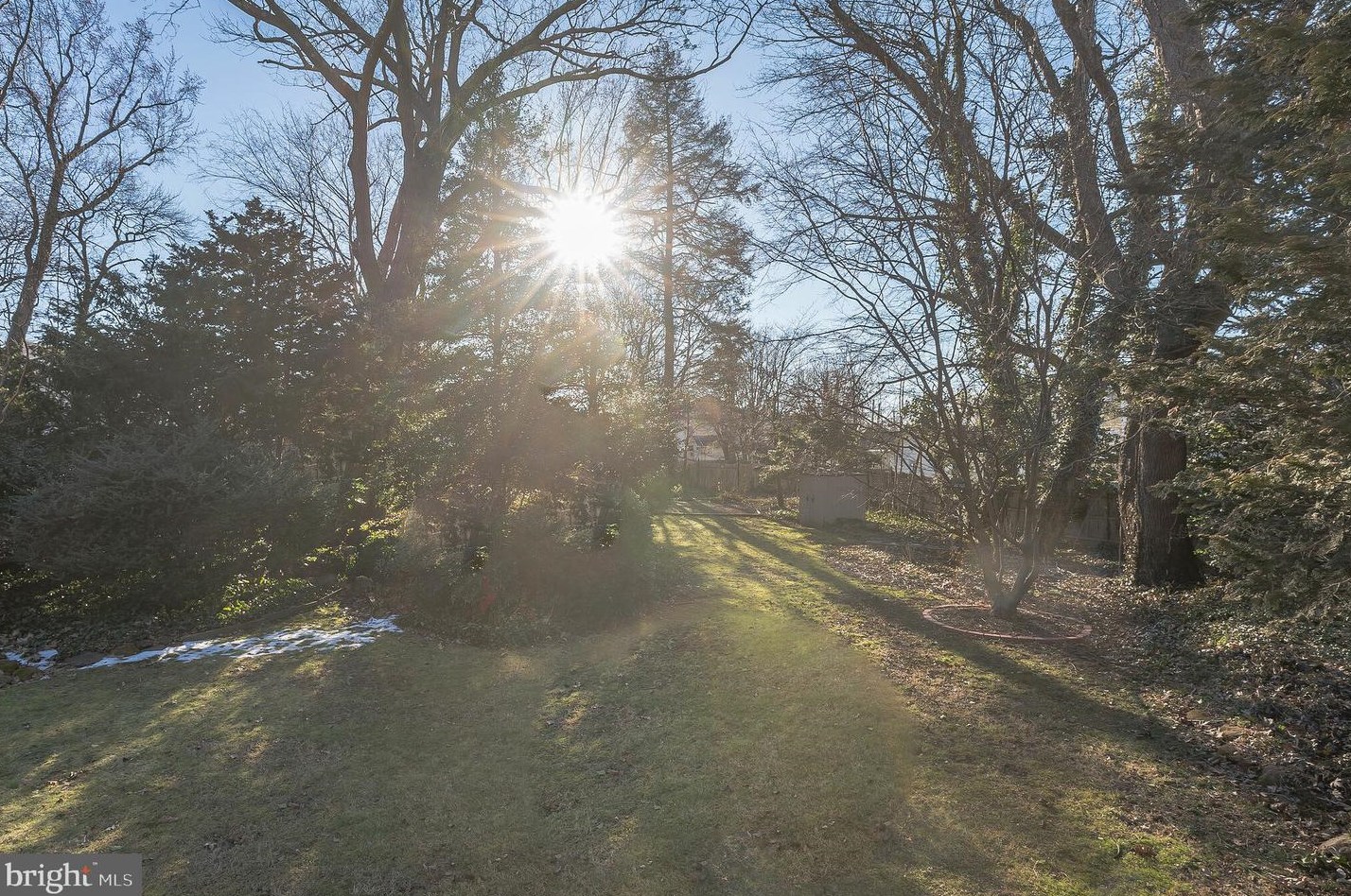 204 Chestnut St, Moorestown NJ 08057-3601 exterior