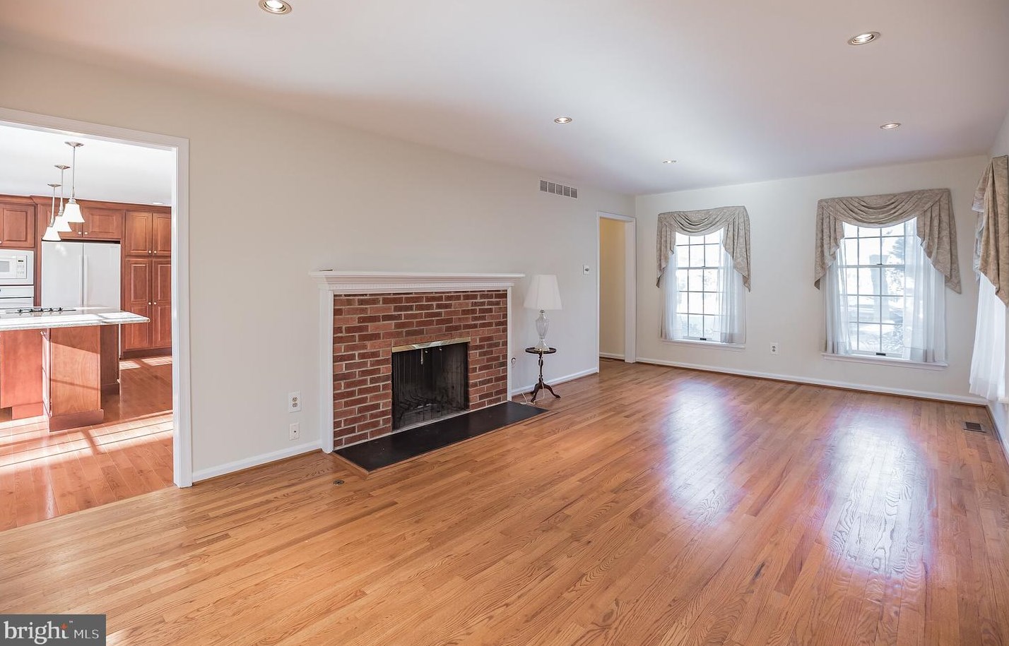 204 Chestnut St, Moorestown NJ 08057-3601 exterior