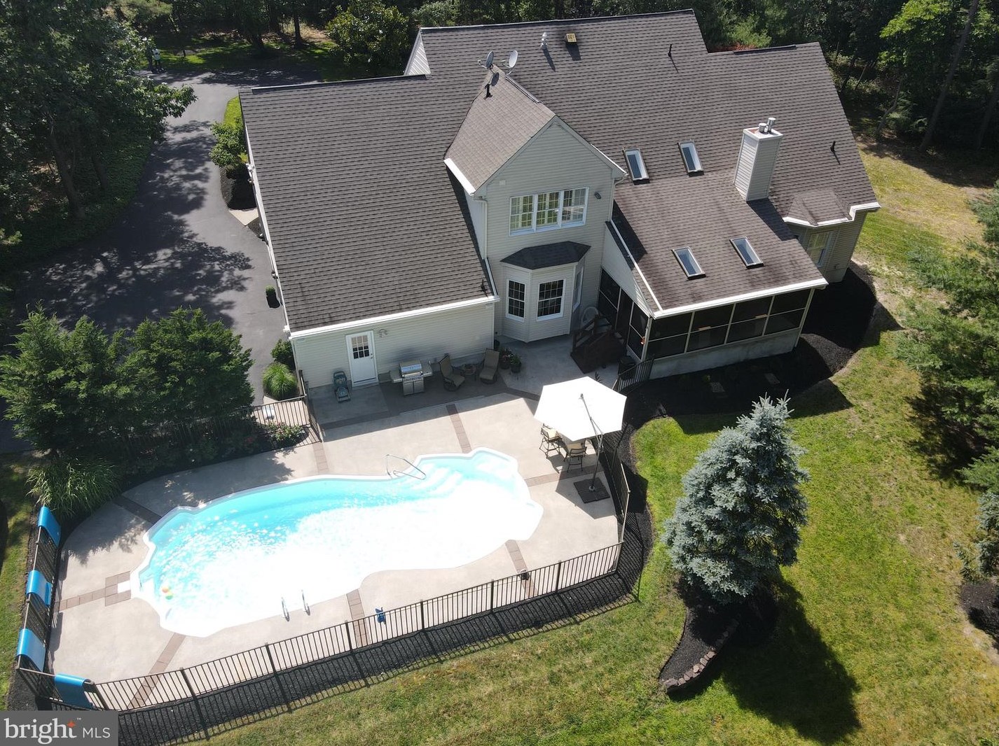 22 Magnolia Ct, Medford NJ  08055-8181 exterior