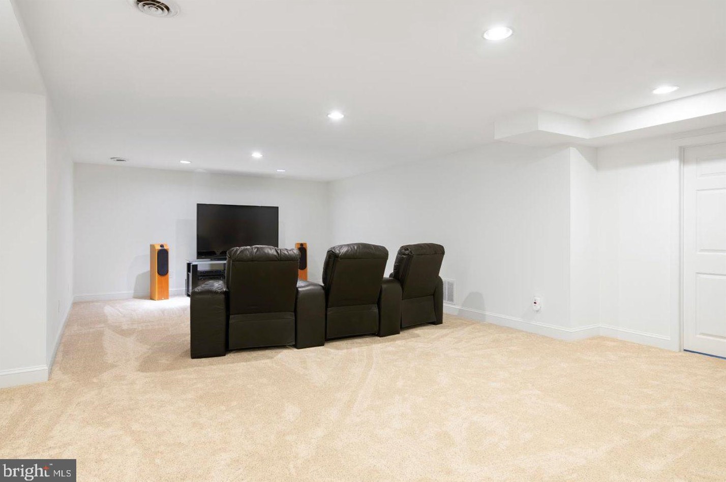 22 Magnolia Ct, Medford NJ  08055-8181 exterior