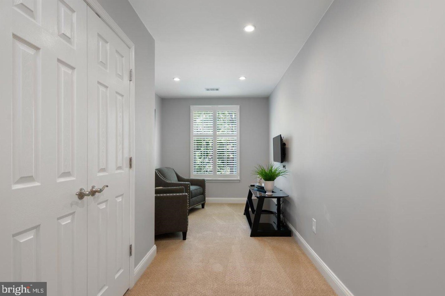 22 Magnolia Ct, Medford NJ  08055-8181 exterior