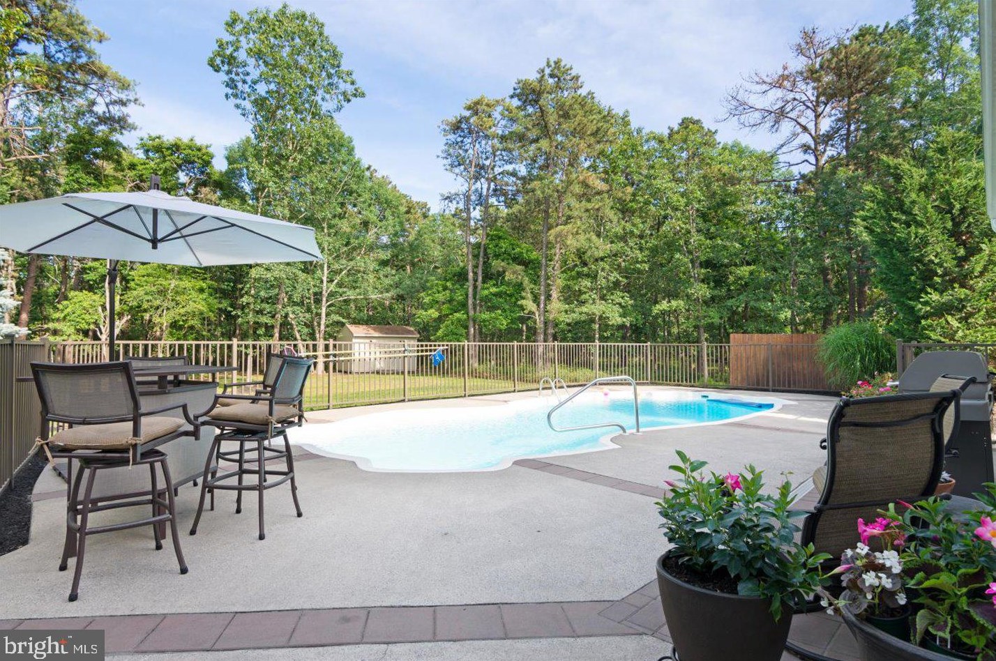 22 Magnolia Ct, Medford NJ  08055-8181 exterior