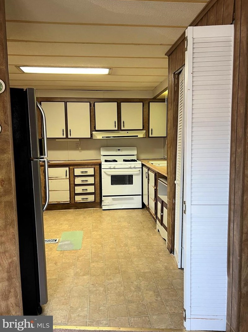 17 Jfk Blvd, Millville NJ  08332-4409 exterior