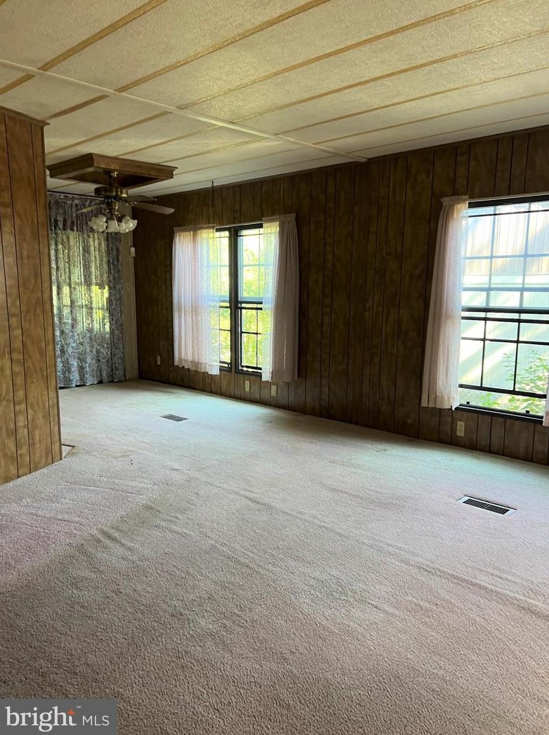 17 Jfk Blvd, Millville NJ  08332-4409 exterior