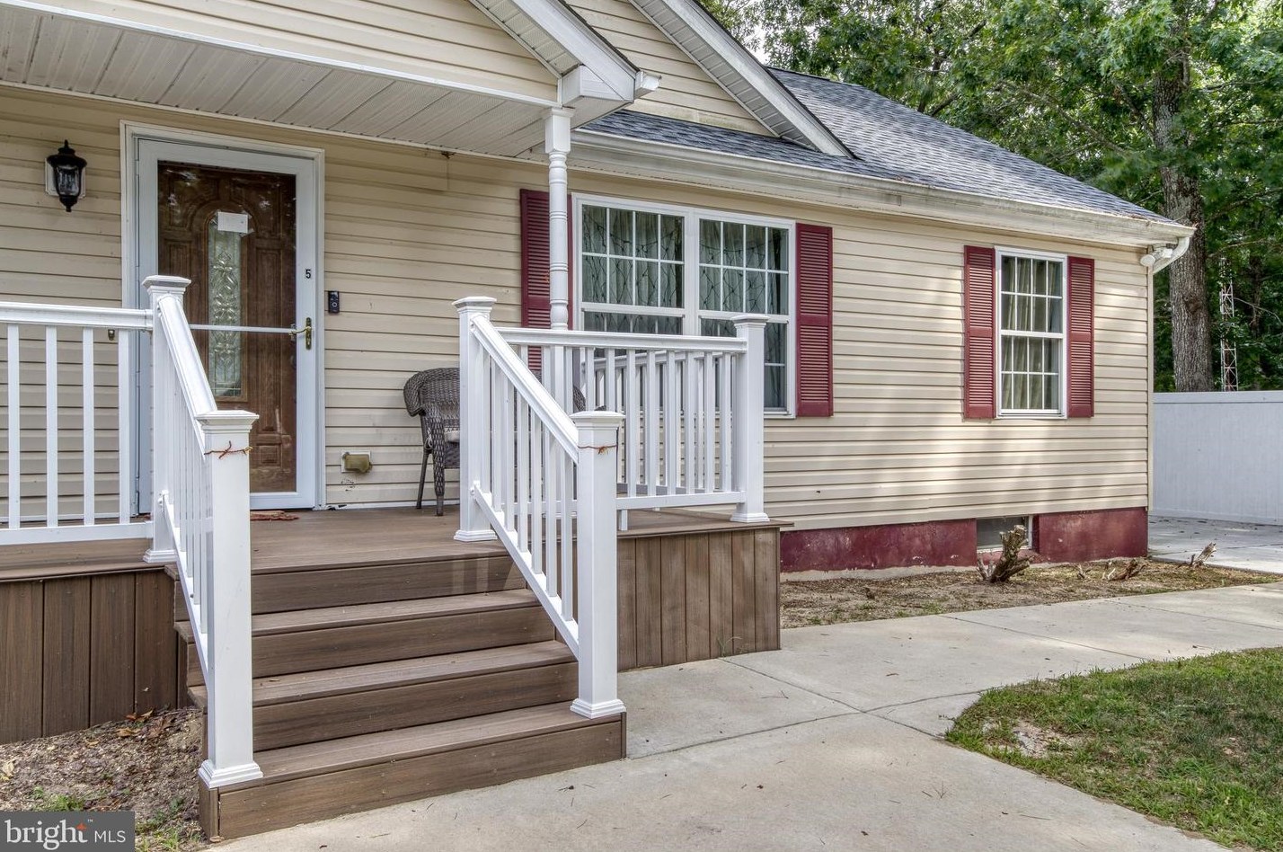 5 Queen Rd, Millville NJ  08332-7215 exterior