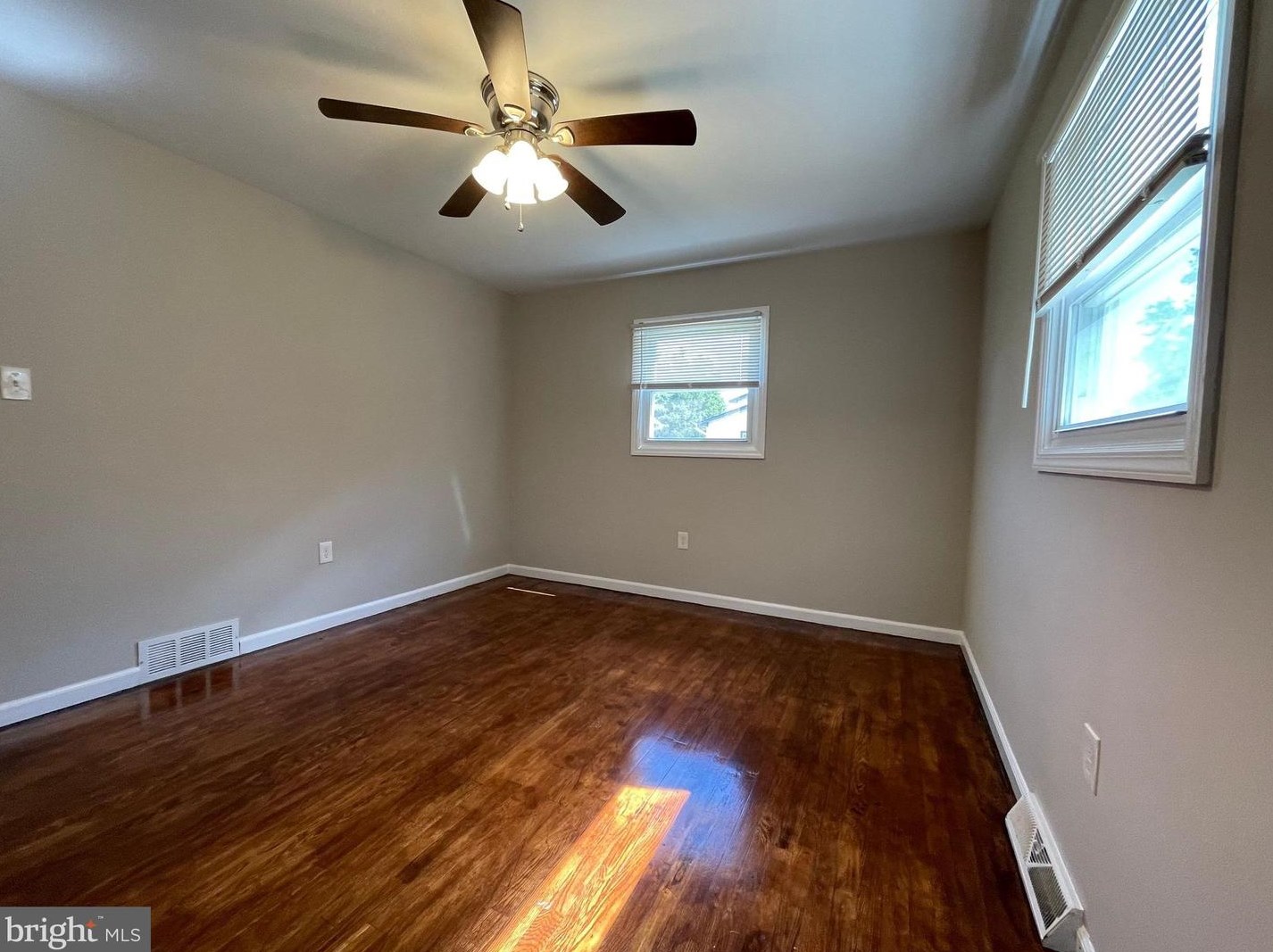 6 Rogers Dr, Stow Creek Twp NJ exterior