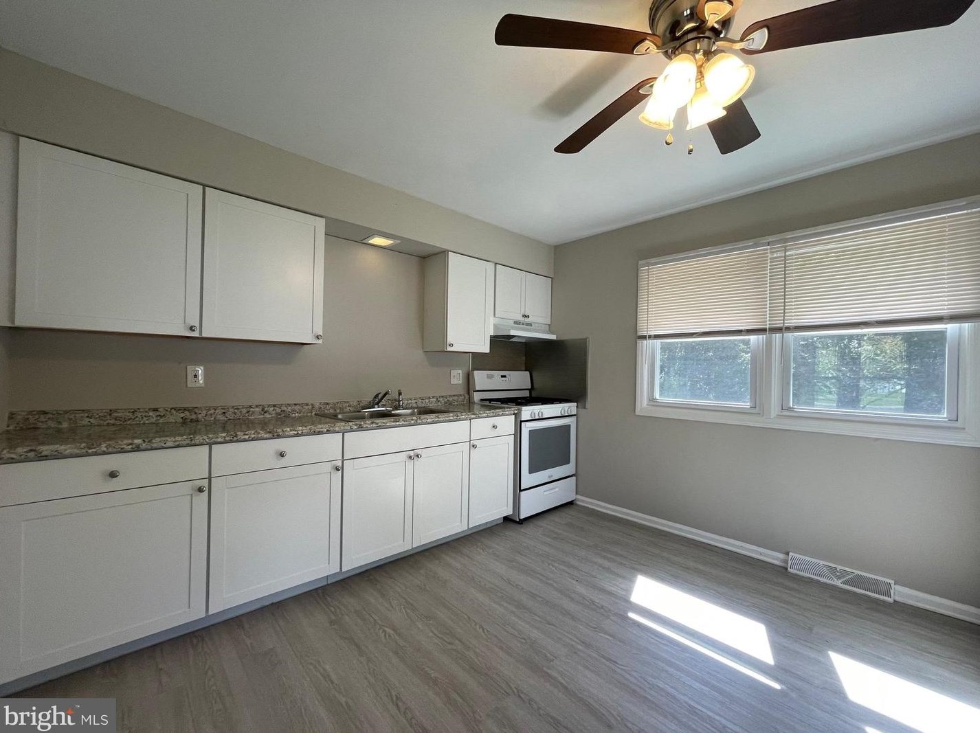 6 Rogers Dr, Stow Creek Twp NJ exterior